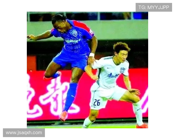 足球比赛中的头球技巧与空中对抗 足球比赛中的头球技巧与空中对抗