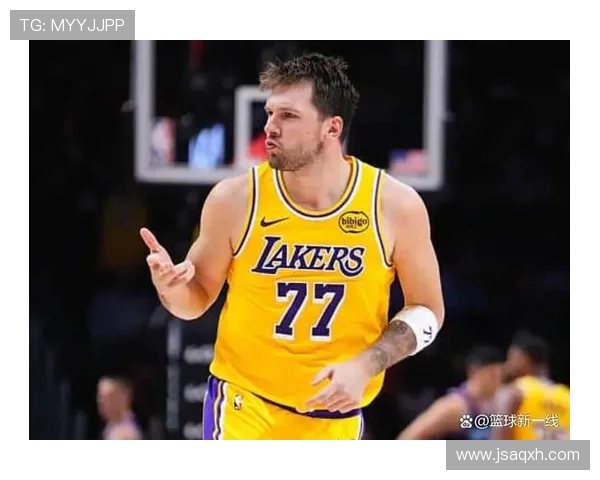 沃西盛赞东契奇表现出色17中9砍下26分并展现出色防守能力