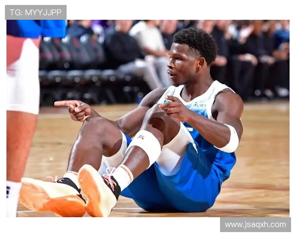 爱德华兹状态低迷18投仅中7得23分并出现5次失误三分球命中率惨淡